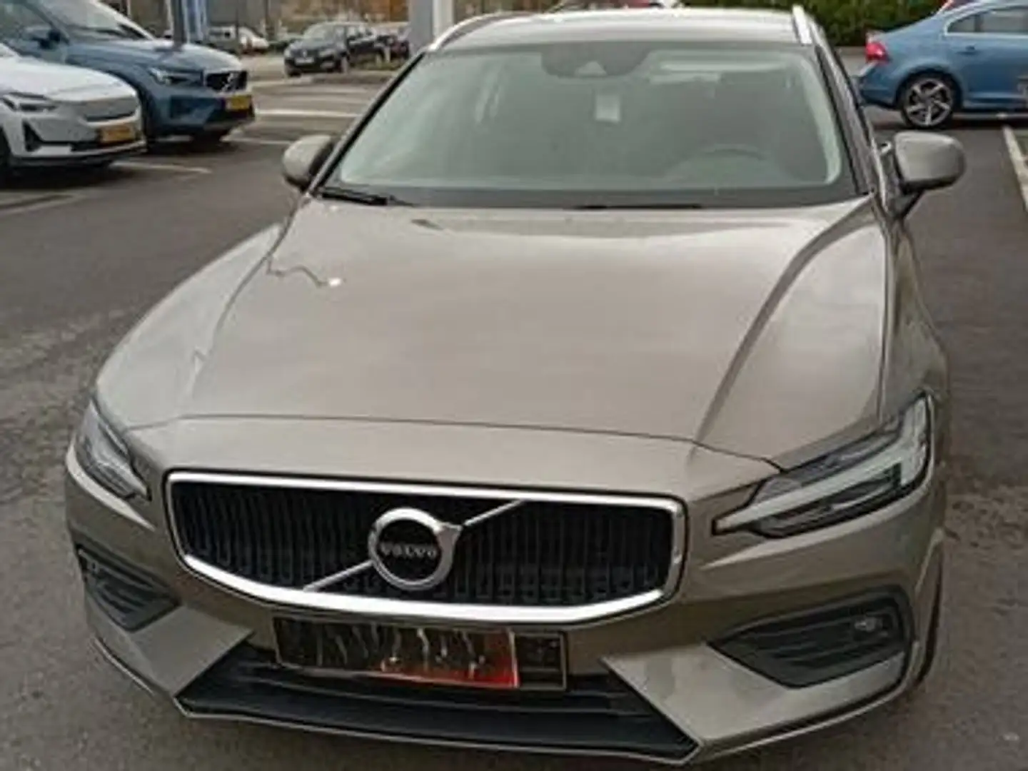 Volvo V60 V60 2.0 D3 Momentum Pro Geartronic Бежевый  - 1