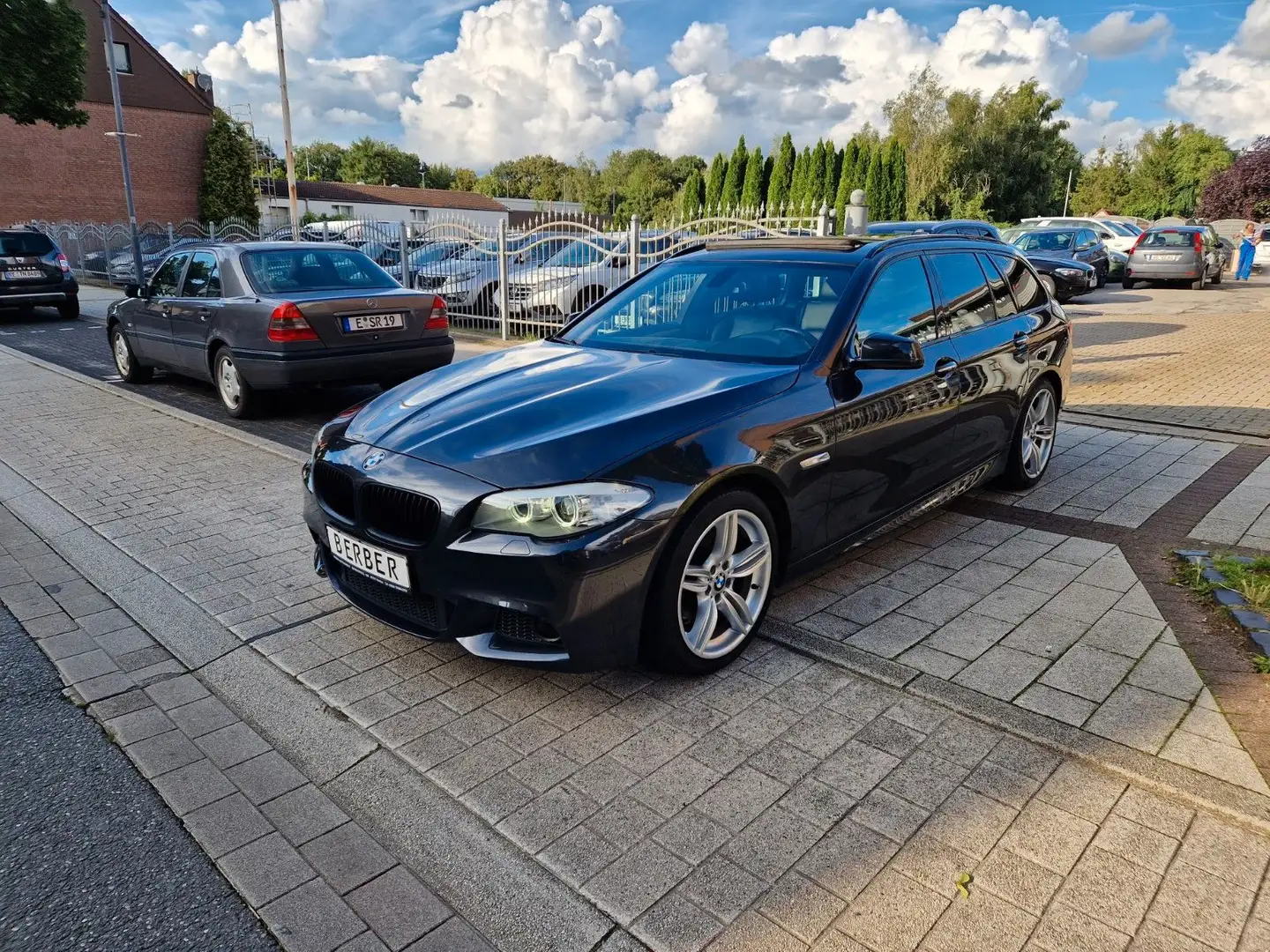 BMW 520 d Touring M-Paket*BI-XEN*PANO*NAVI*LEDER*AHK* Grau - 1