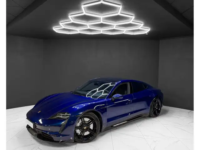 Porsche Taycan TURBO / FULL / NP:235K€
