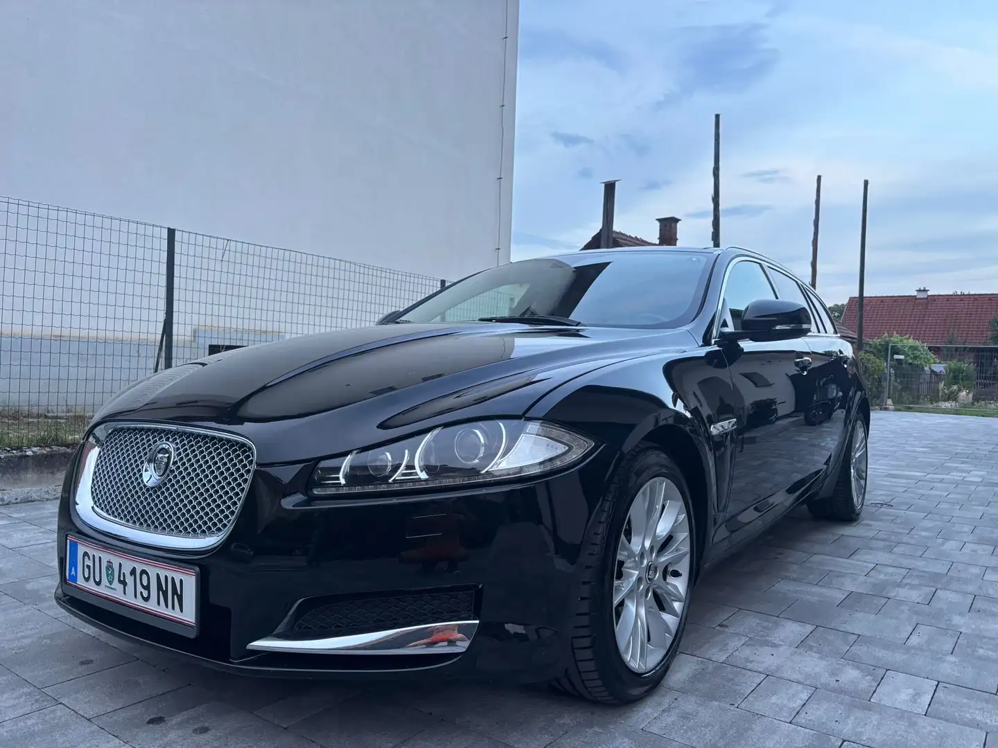 Jaguar XF Sportbrake 2,2 Diesel Luxury - 2