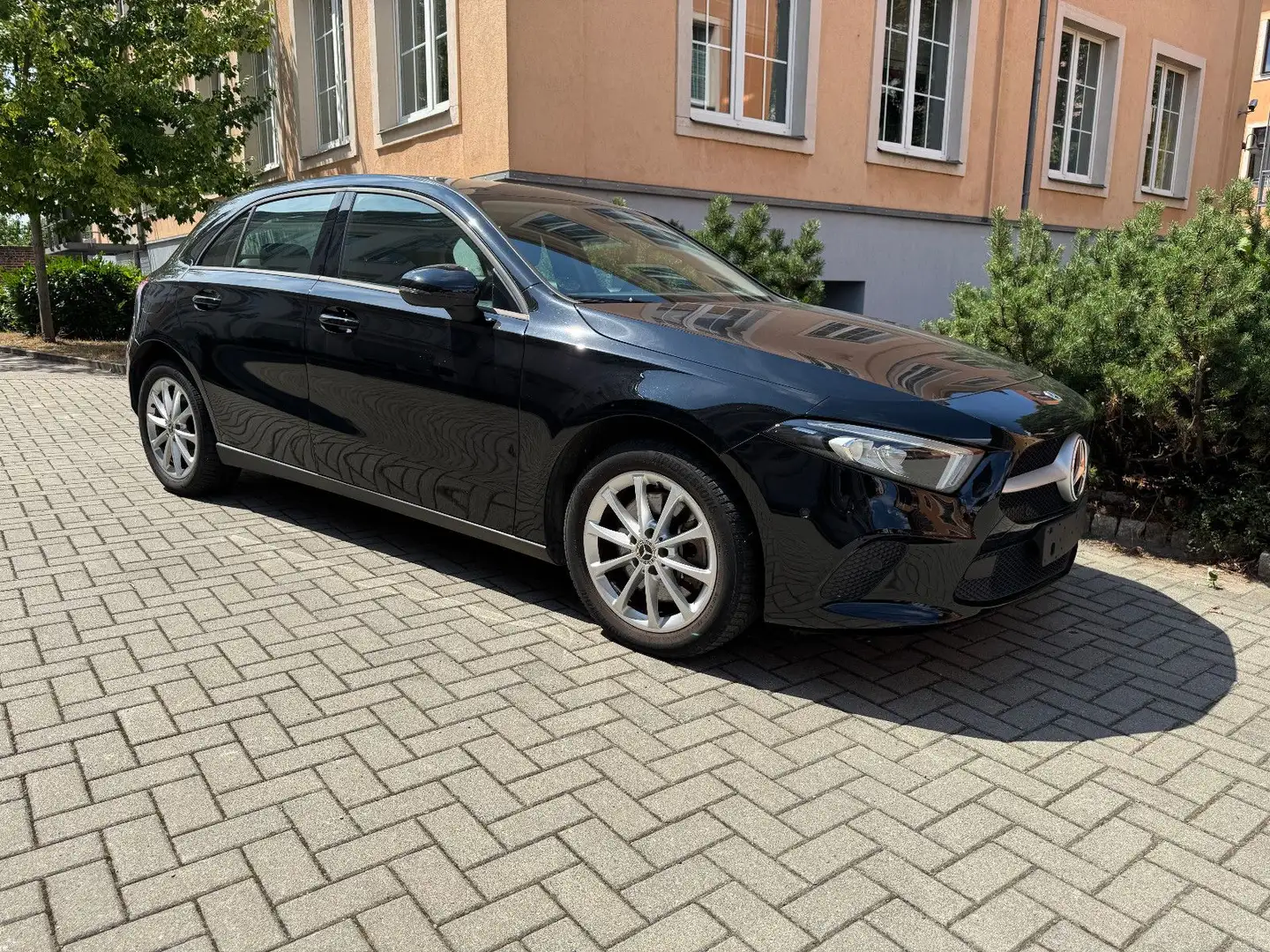 Mercedes-Benz A 250 e Bussines/MBUX/LED Negro - 1