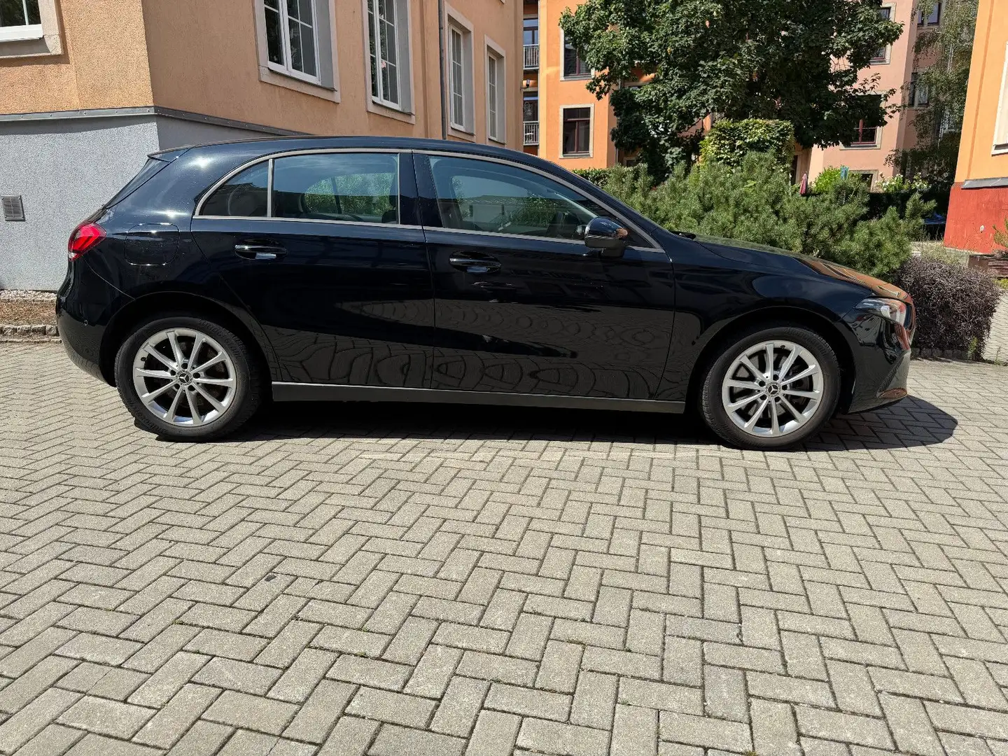 Mercedes-Benz A 250 e Bussines/MBUX/LED Negro - 2
