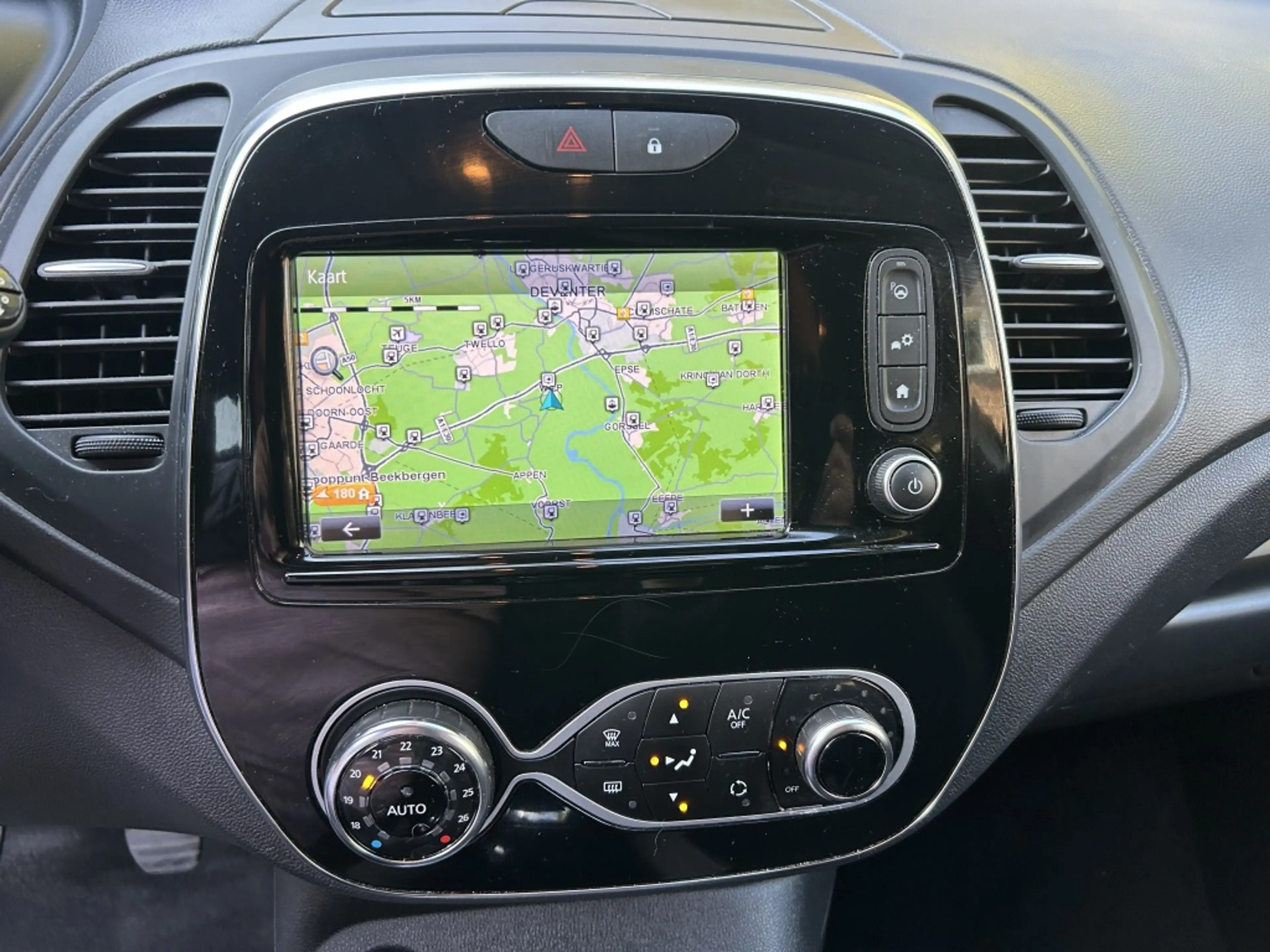 Renault Captur 0.9 TCe Intens — photo 32