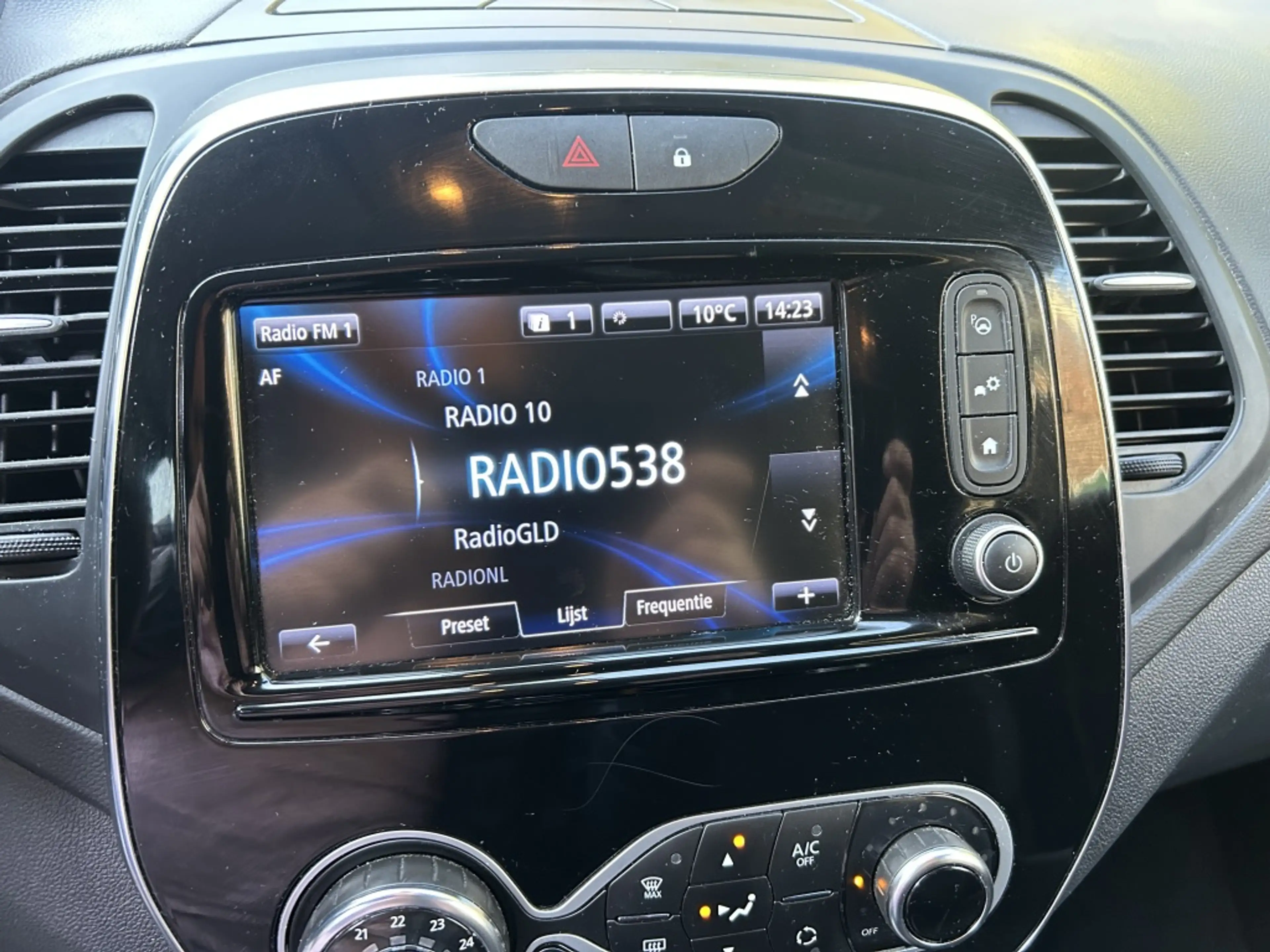 Renault Captur 0.9 TCe Intens — photo 38