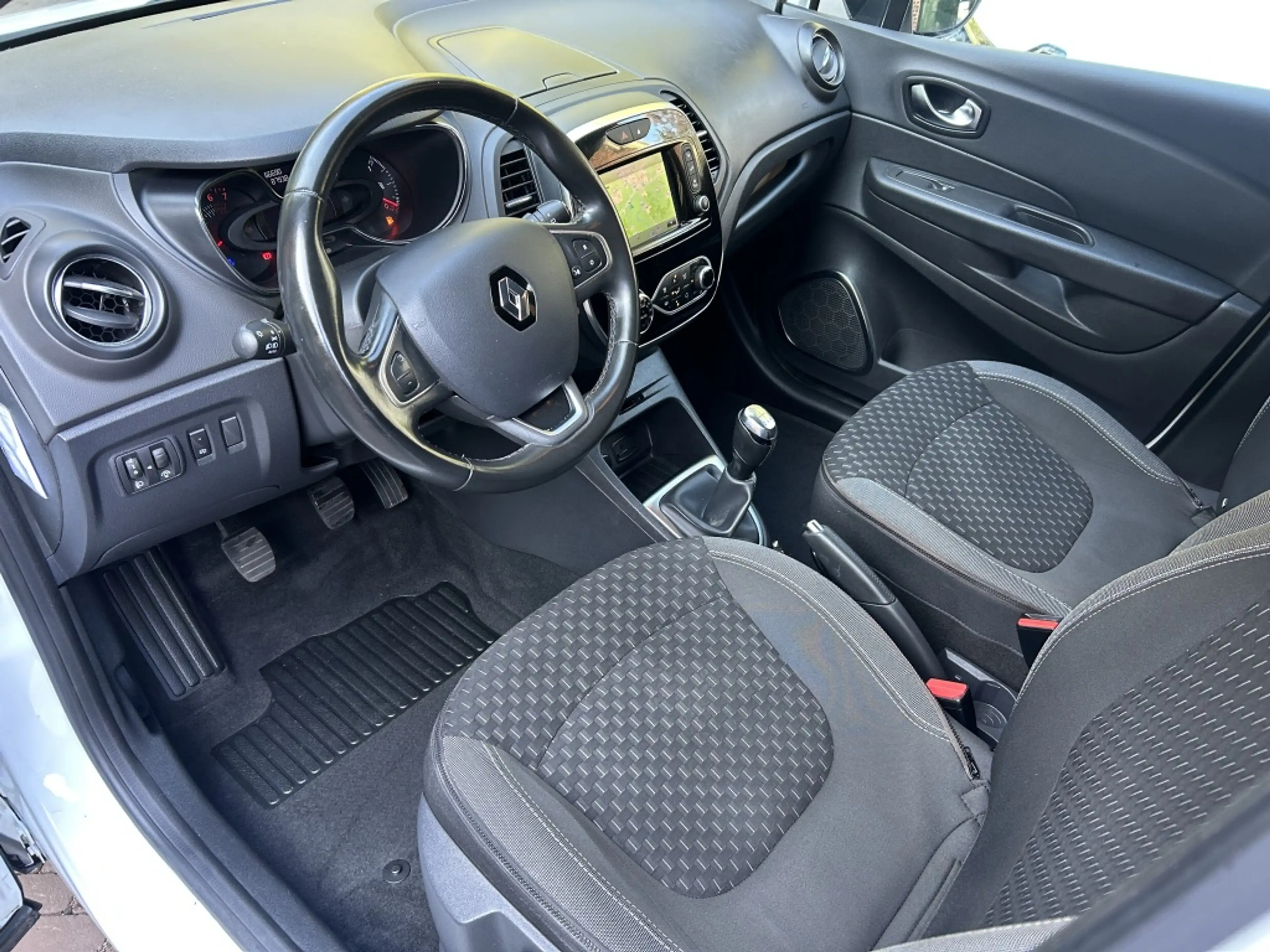 Renault Captur 0.9 TCe Intens — photo 22