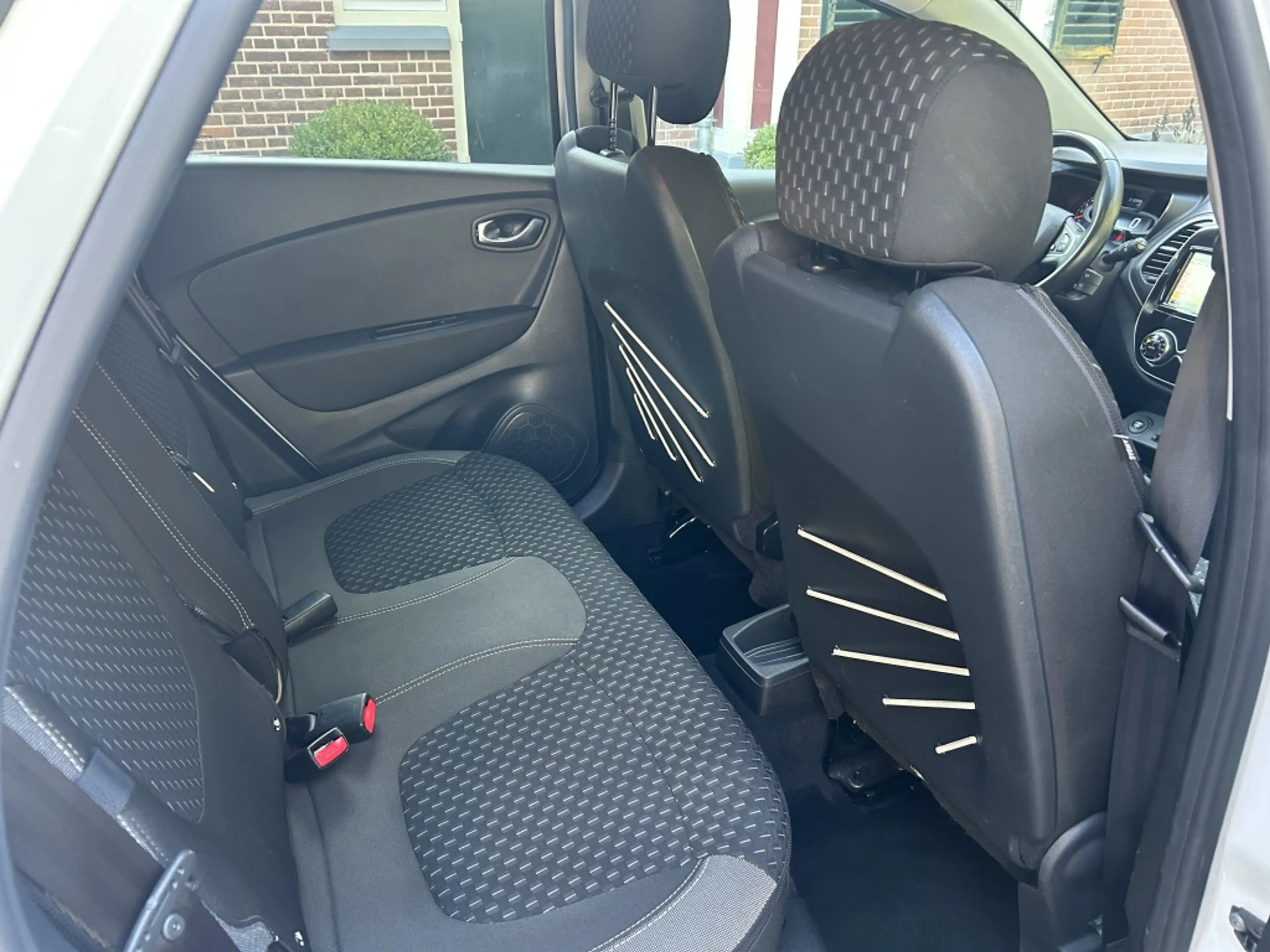 Renault Captur 0.9 TCe Intens — photo 18
