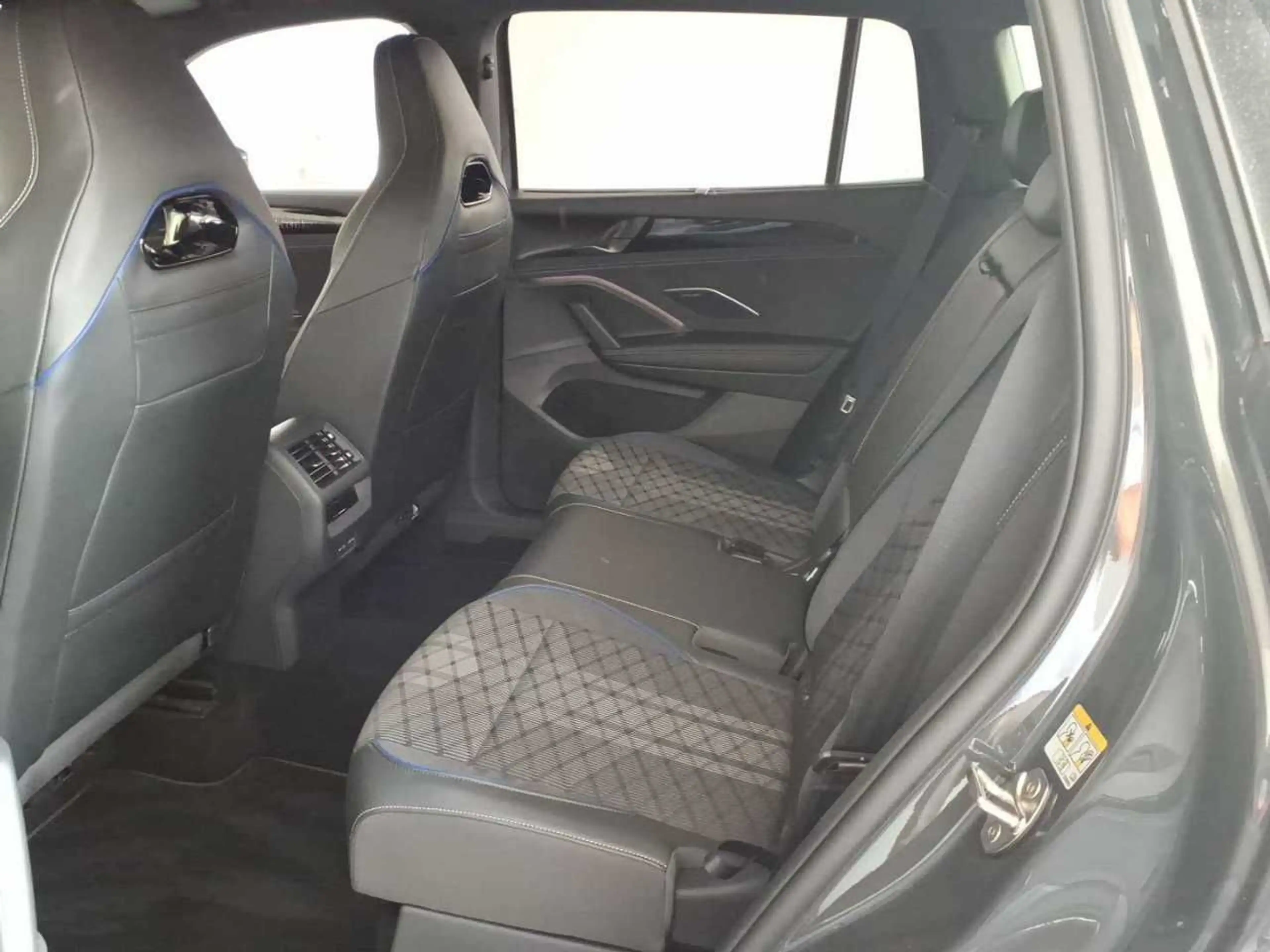 Volkswagen Tayron 1.5 TSI eHybrid R-Line DCC AHK 360° Harma — photo 6