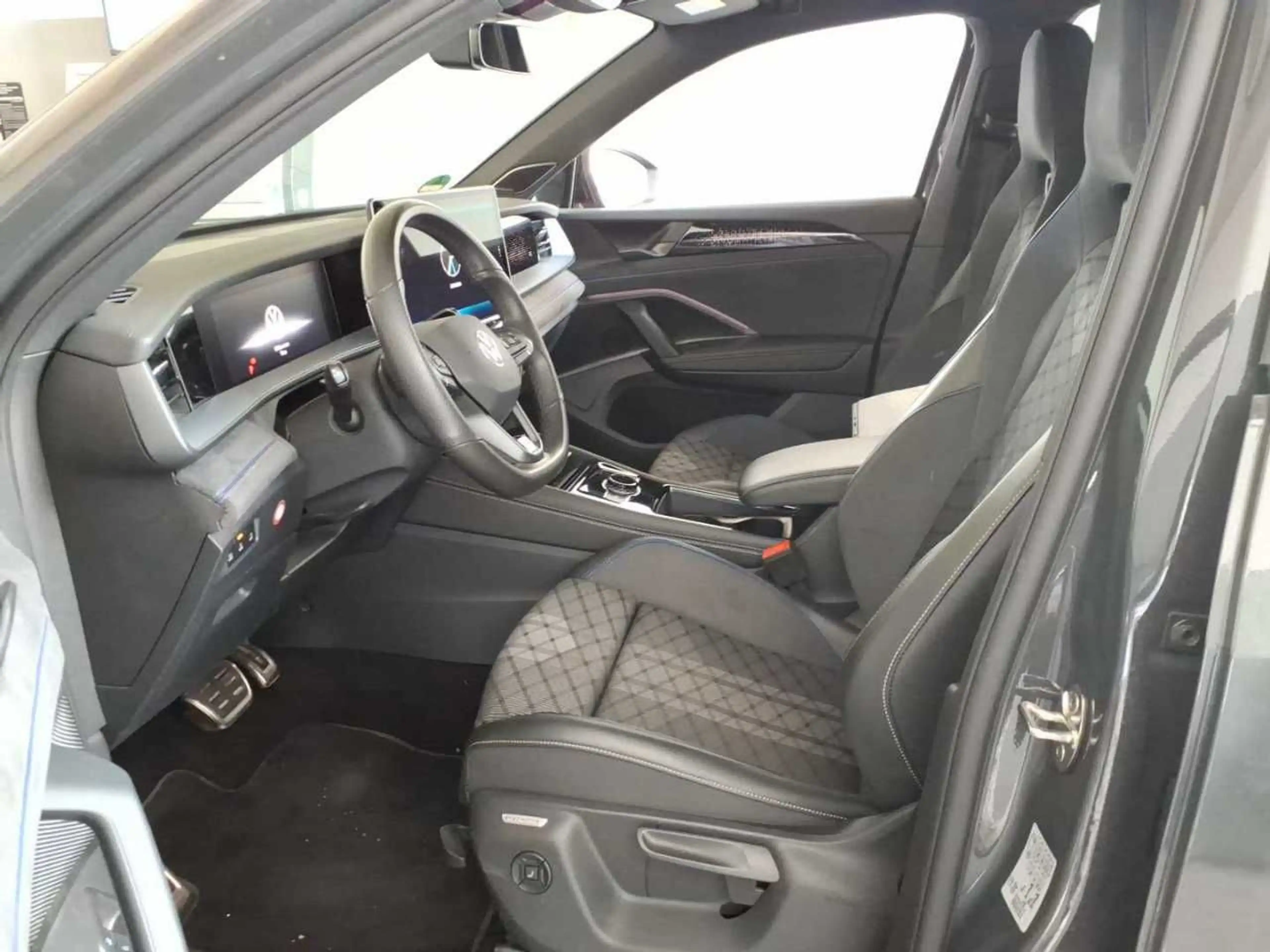 Volkswagen Tayron 1.5 TSI eHybrid R-Line DCC AHK 360° Harma — photo 5