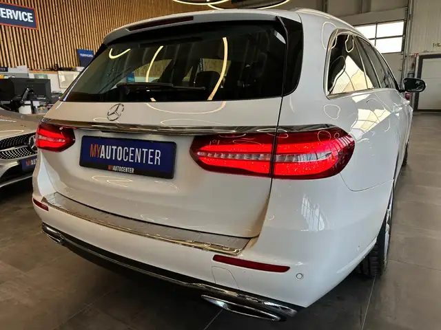 Mercedes-Benz E view 2