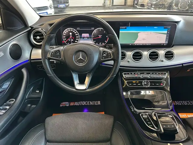 Mercedes-Benz E view 7