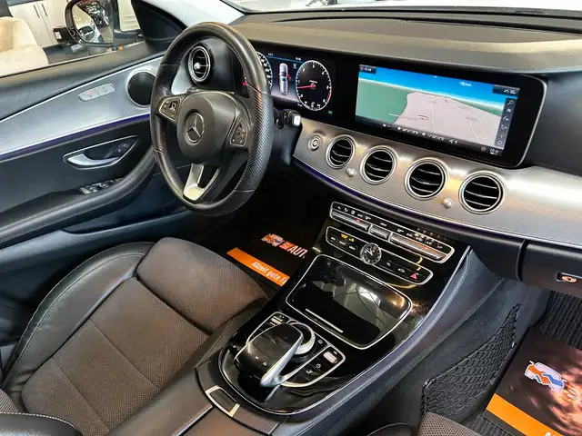 Mercedes-Benz E view 9