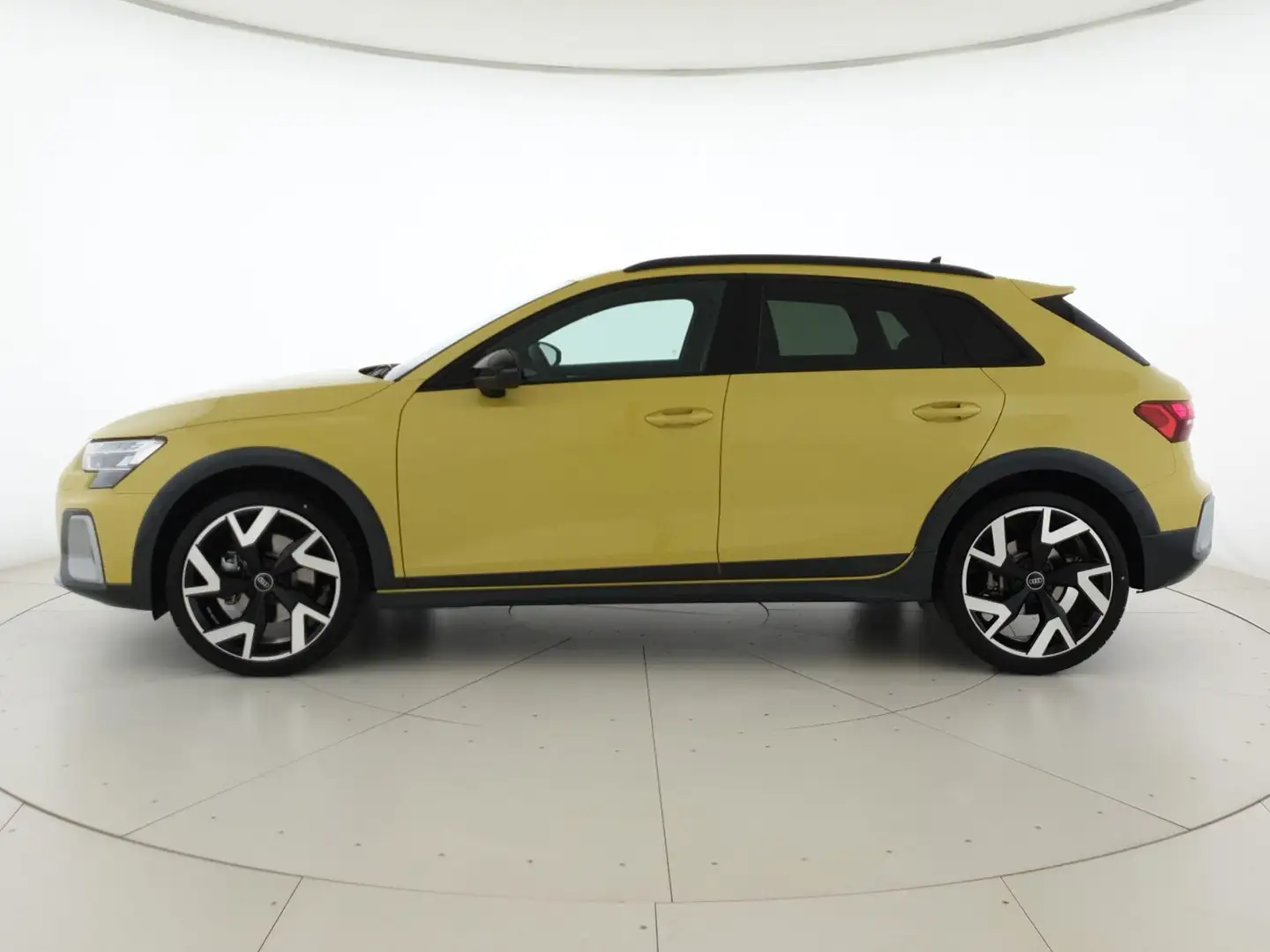 Audi A3 Allstreet 35TFSI 150CV S tronic Giallo - 2