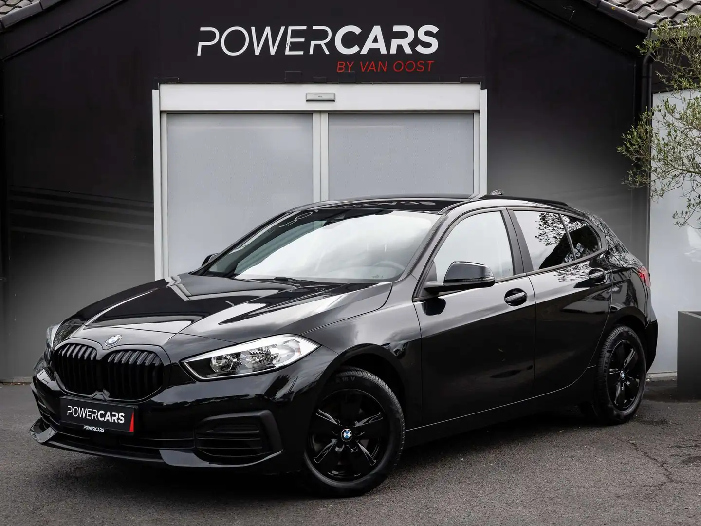 BMW 118 i  Black Pack  Manueel  Carplay  Navi  Cruise Zwart - 1