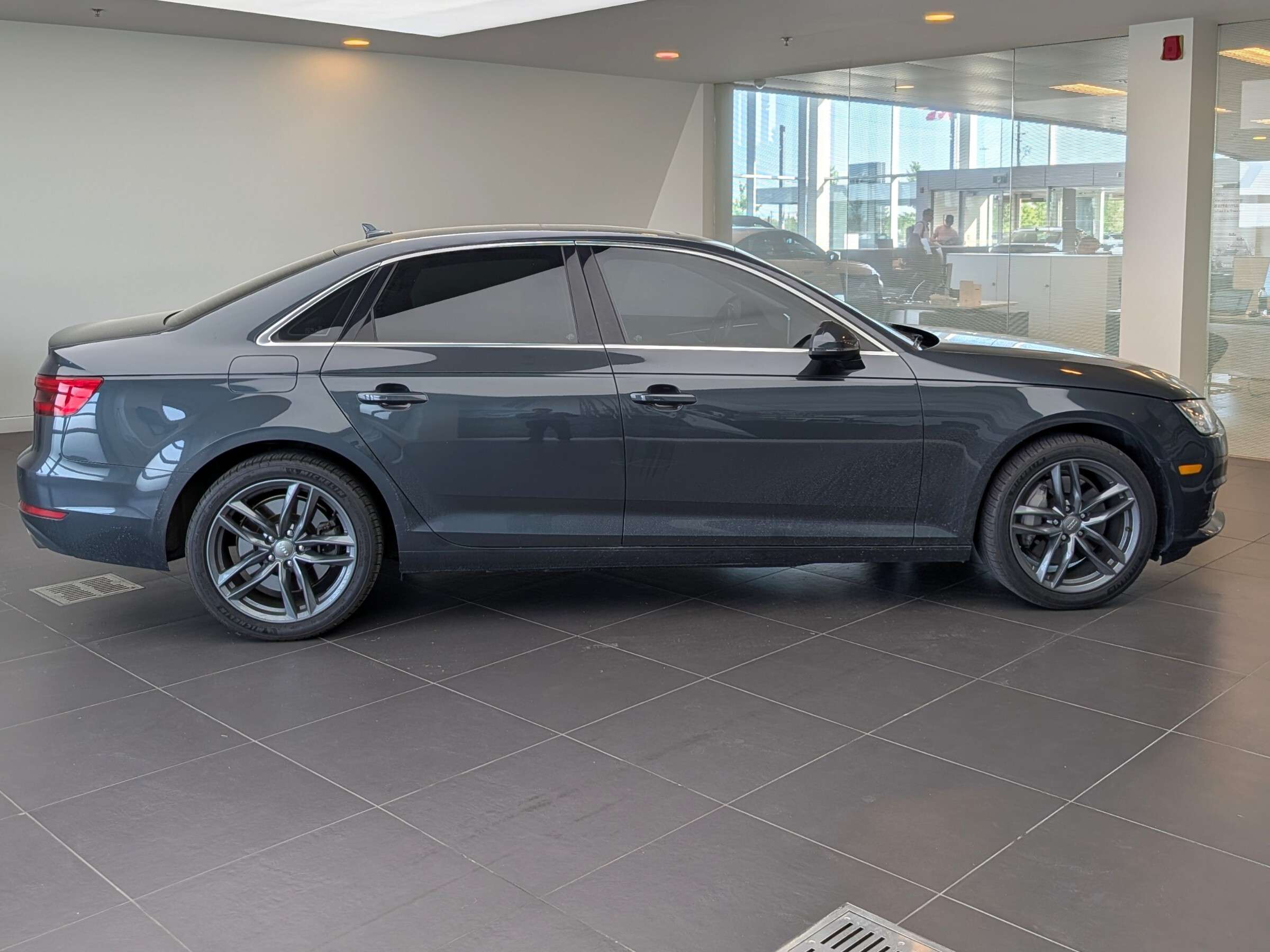 2017 Audi A4 Technik Quattro | Advanced Driver Assistance alt 2