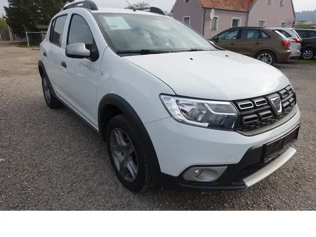 Dacia Sandero Stepway view 3
