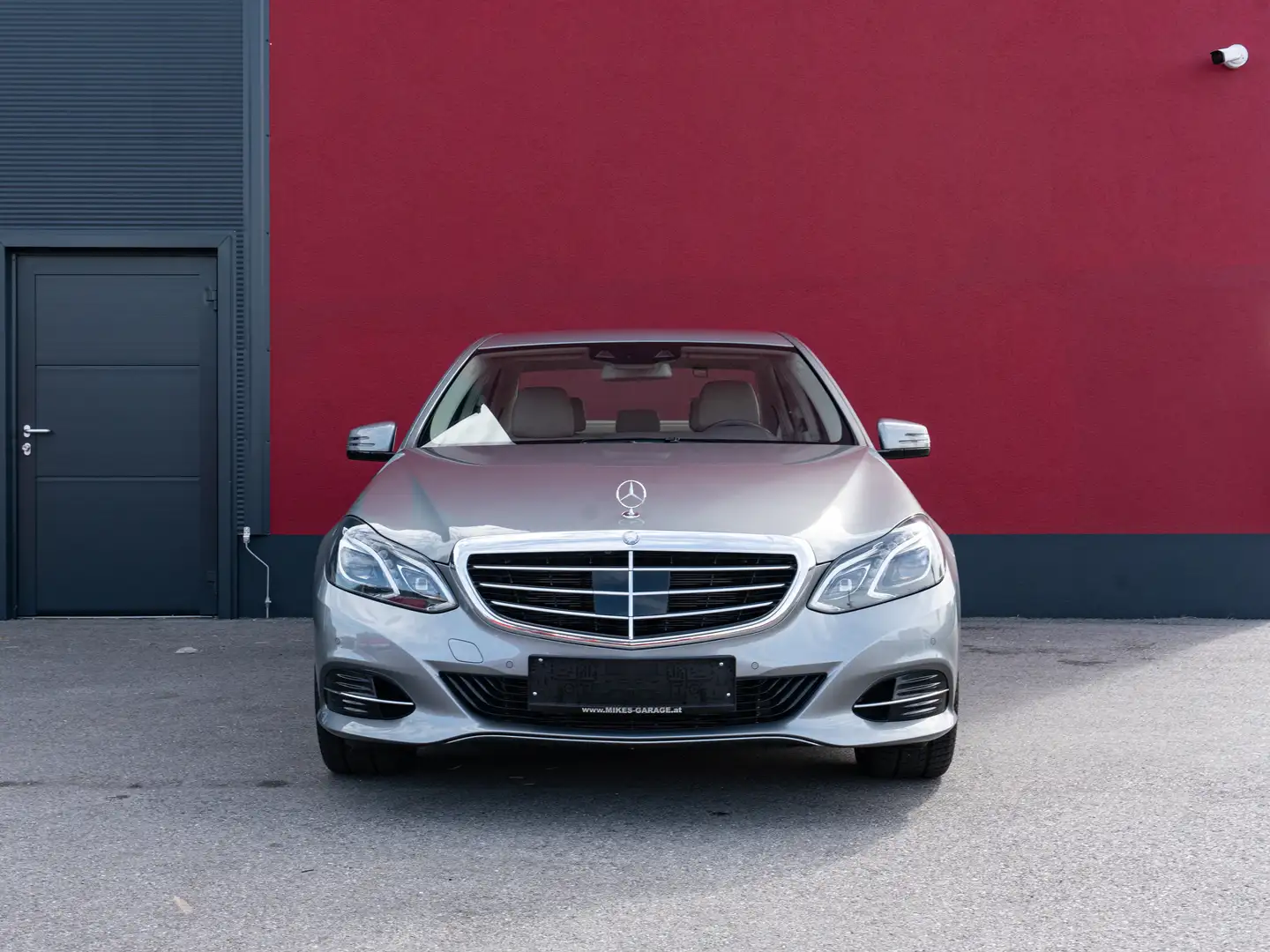 Mercedes-Benz E 500 E500 4-MATIC *1.BESITZ* *ACC* *MASSAGE* *LED* Grau - 2