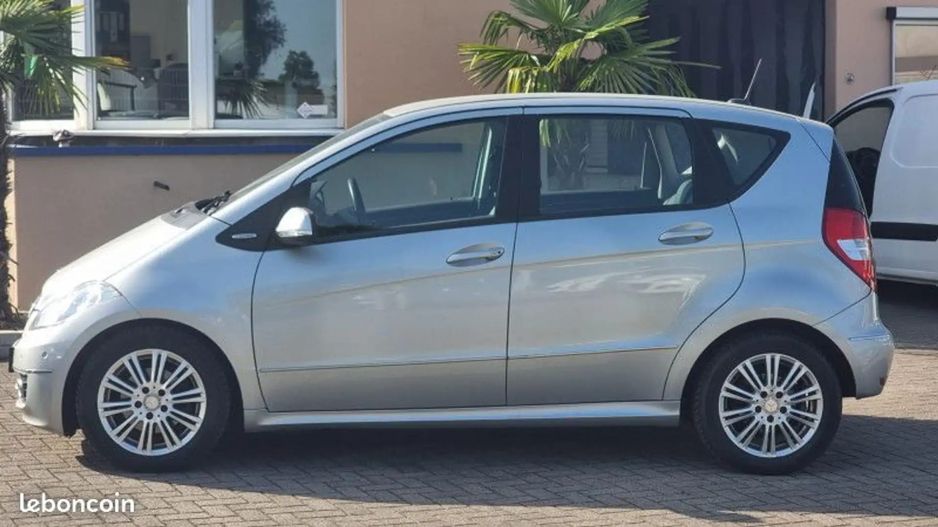 Mercedes-Benz A 180 Mercedes 180 AVANTGARDE CVT Gris - 1