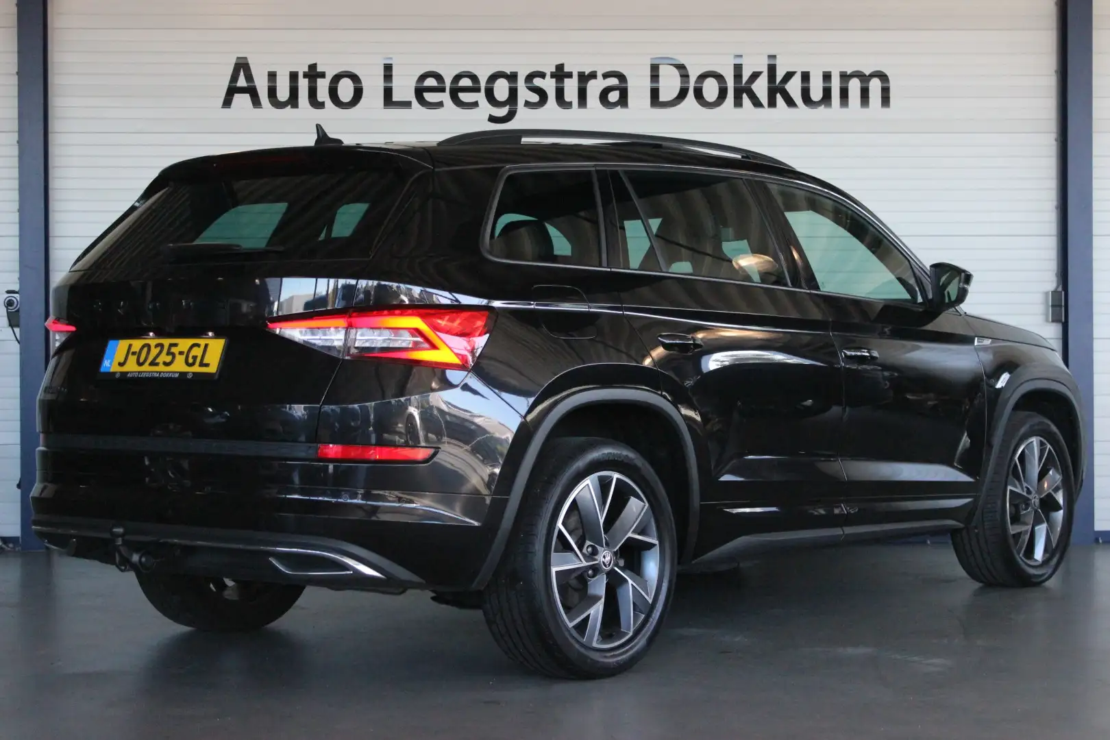 Skoda Kodiaq 1.5 TSI Sportline Business Pano | Trekhaak | Virtu Zwart - 2