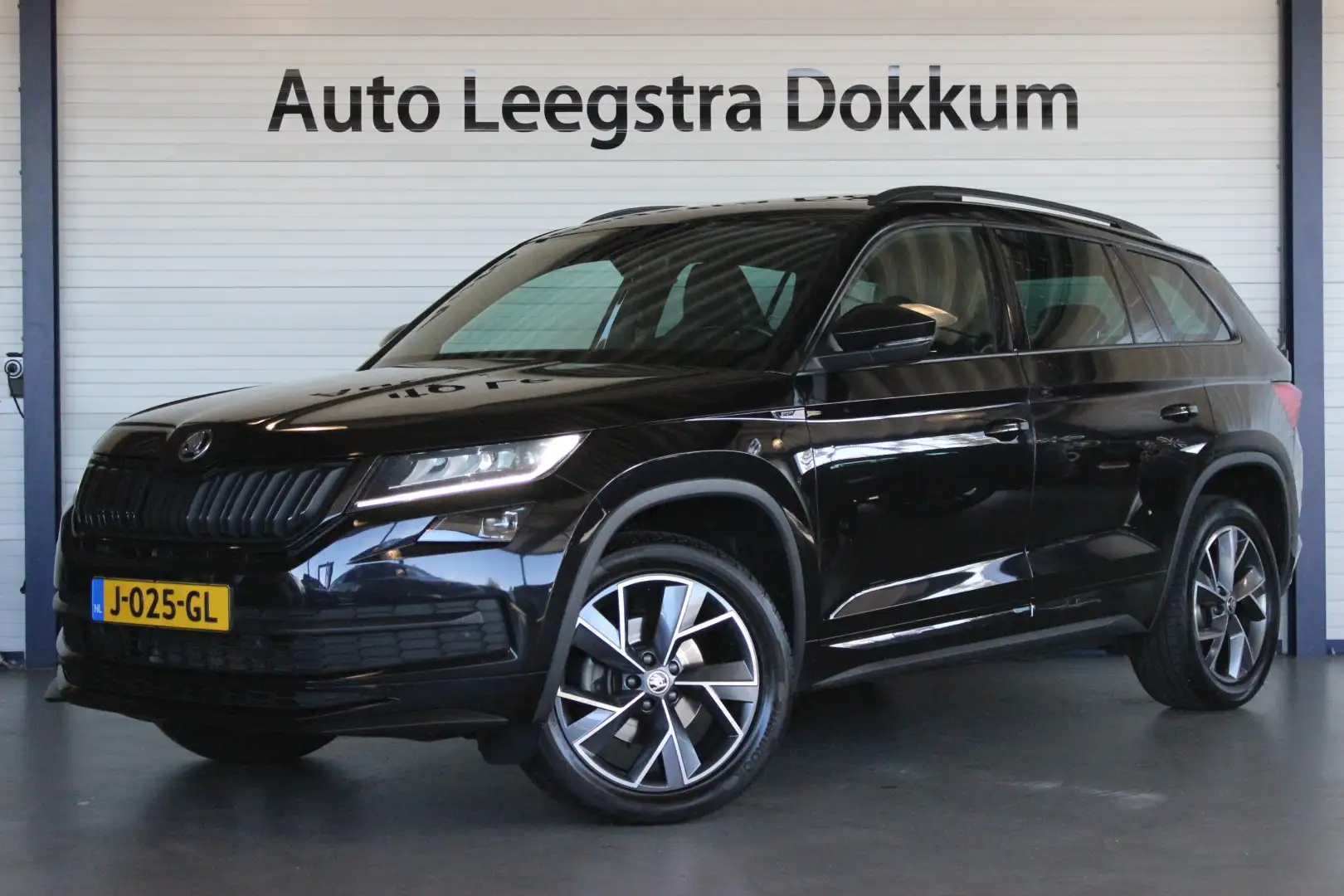 Skoda Kodiaq 1.5 TSI Sportline Business Pano | Trekhaak | Virtu Zwart - 1