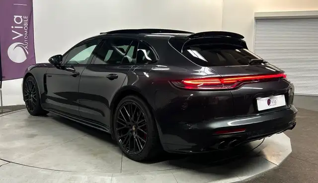 Porsche Panamera view 6
