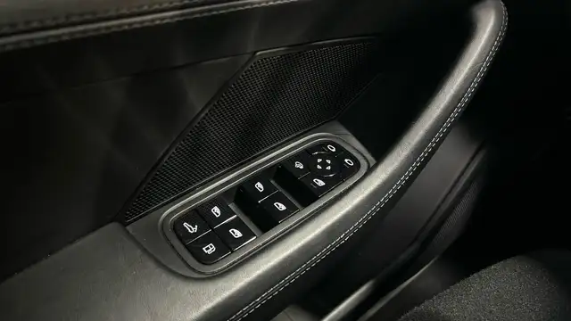 Porsche Panamera view 30