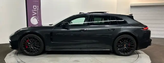 Porsche Panamera view 8