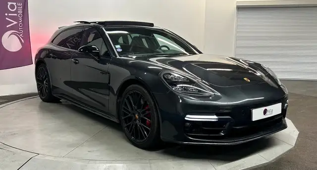 Porsche Panamera view 3