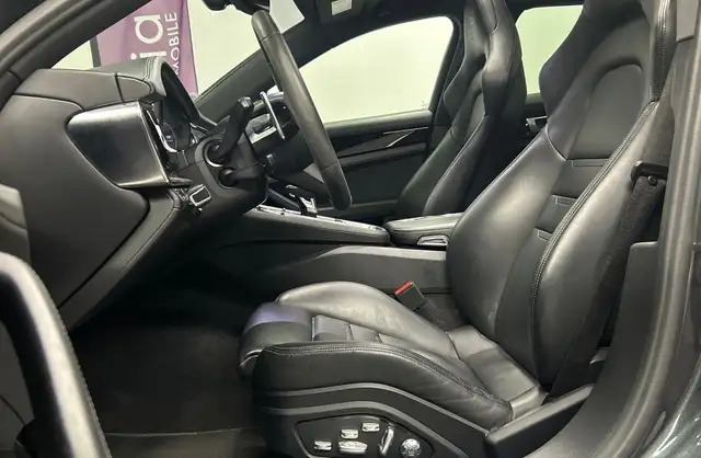 Porsche Panamera view 10
