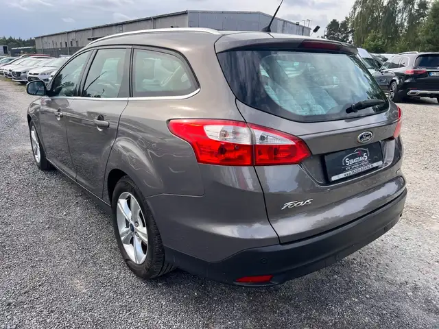 Ford Focus view 6