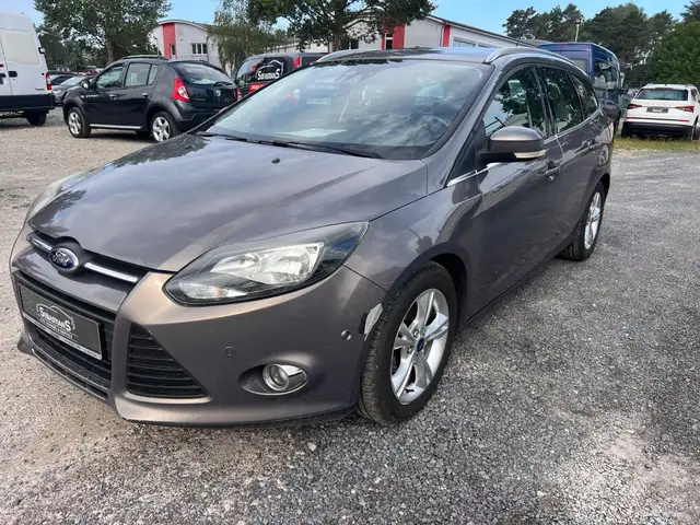 Ford Focus view 3
