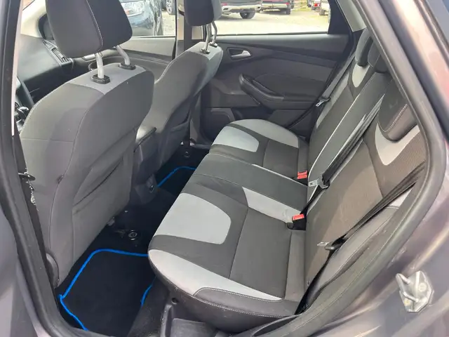 Ford Focus view 11