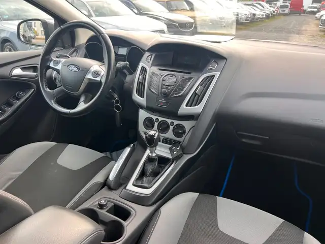 Ford Focus view 9