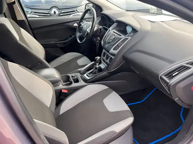 Ford Focus view 10
