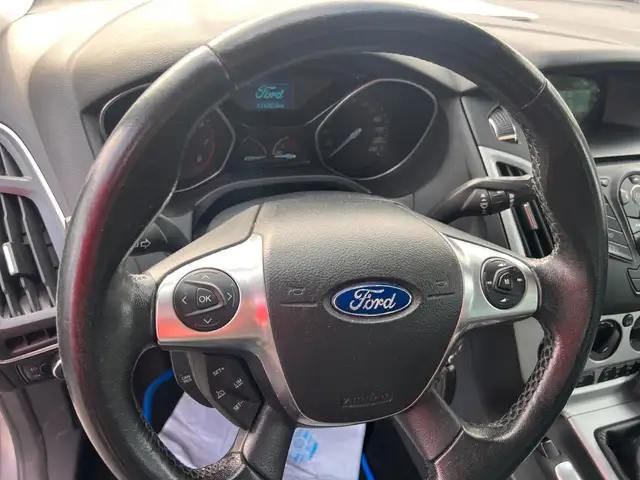 Ford Focus view 13