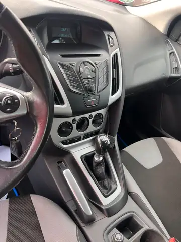 Ford Focus view 15