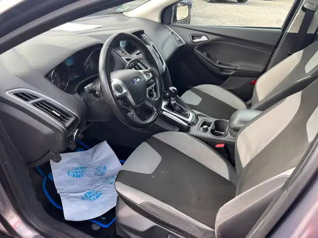 Ford Focus view 8