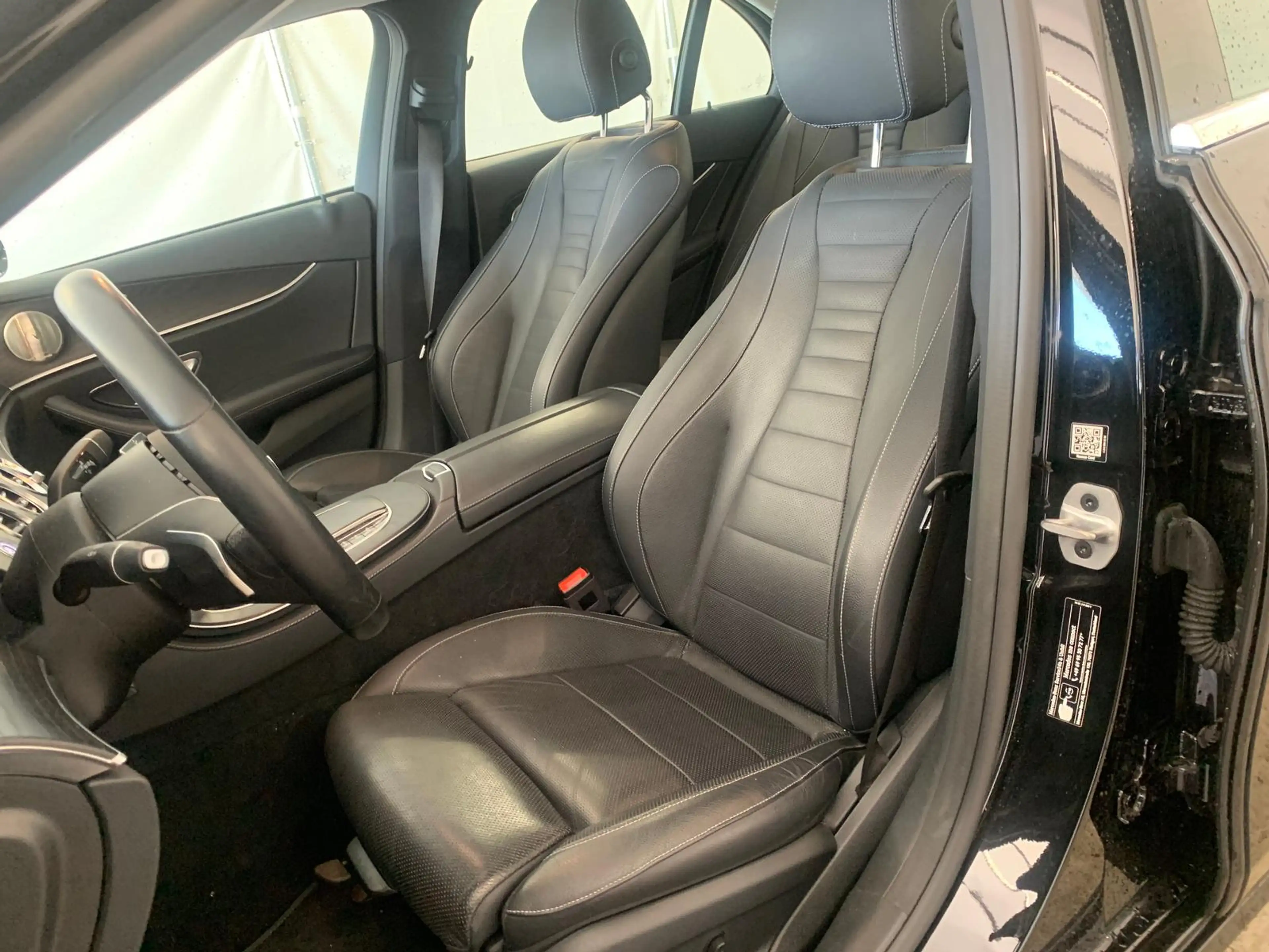 Mercedes-Benz E 400 E400 Avantgarde Voll-Leder Distr+ SiKlima Glasd. — photo 5