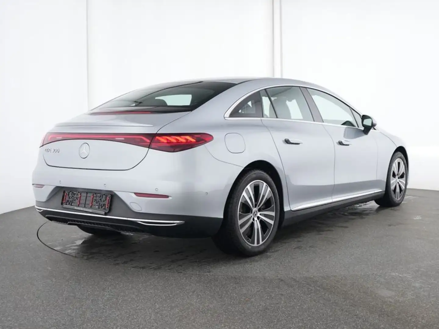Mercedes-Benz EQE 300 Electric Art Advanced Plus + ServiceCare Silber - 2