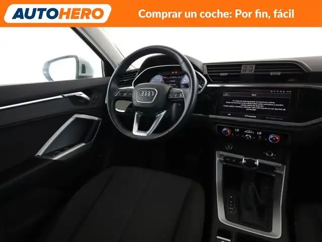 Audi Q3 view 14