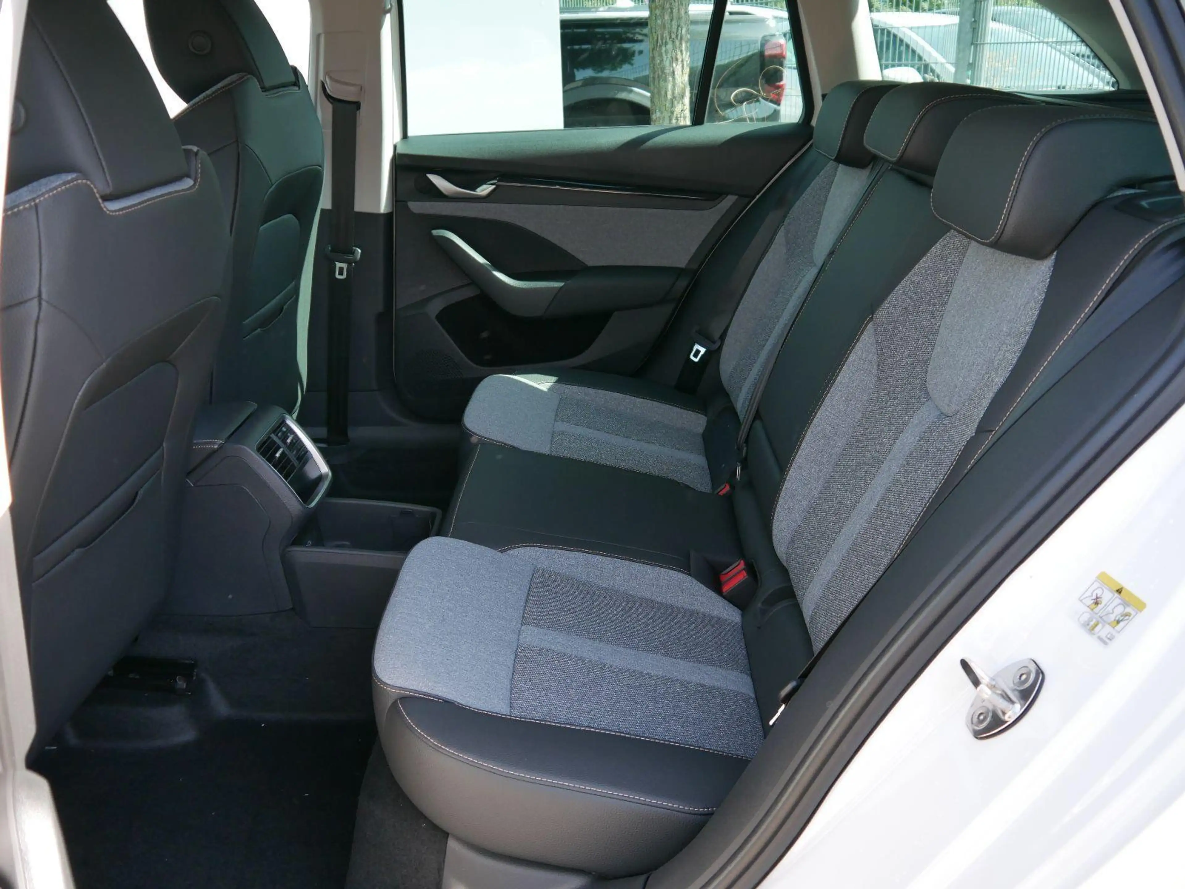 Skoda Octavia Combi Selection 2.0 TDI DSG*AHK-SCHWENKBAR*ACC*... — photo 7