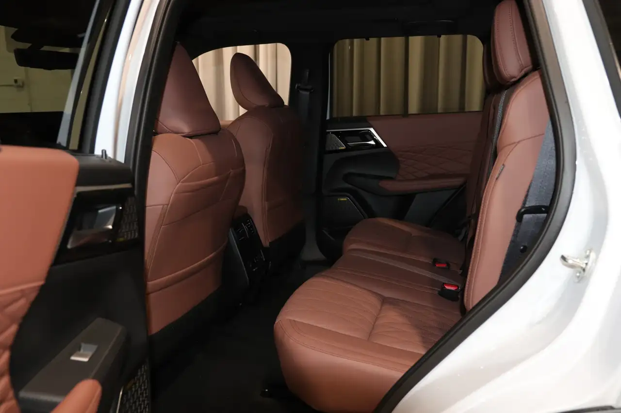 Mitsubishi Outlander снимка Mitsubishi Outlander