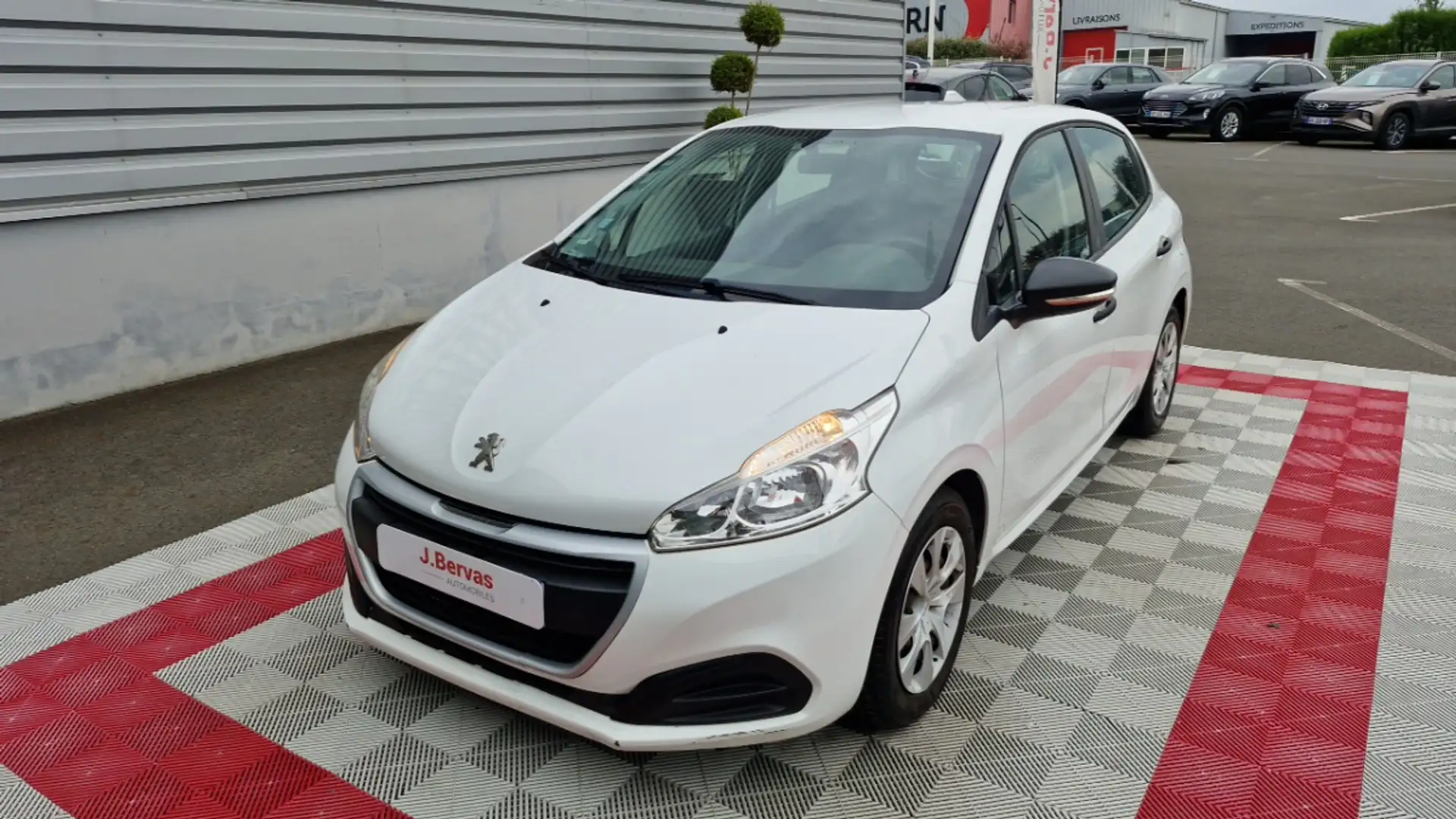 Peugeot 1.2 PURETECH 82 BVM5 PREMIUM 2 PL White - 2