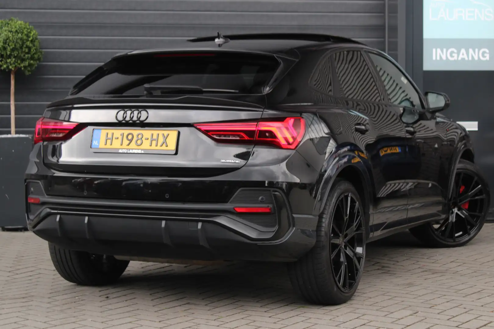 Audi Q3 Sportback 45 TFSI Quattro Edition One | S Line | P Zwart - 2
