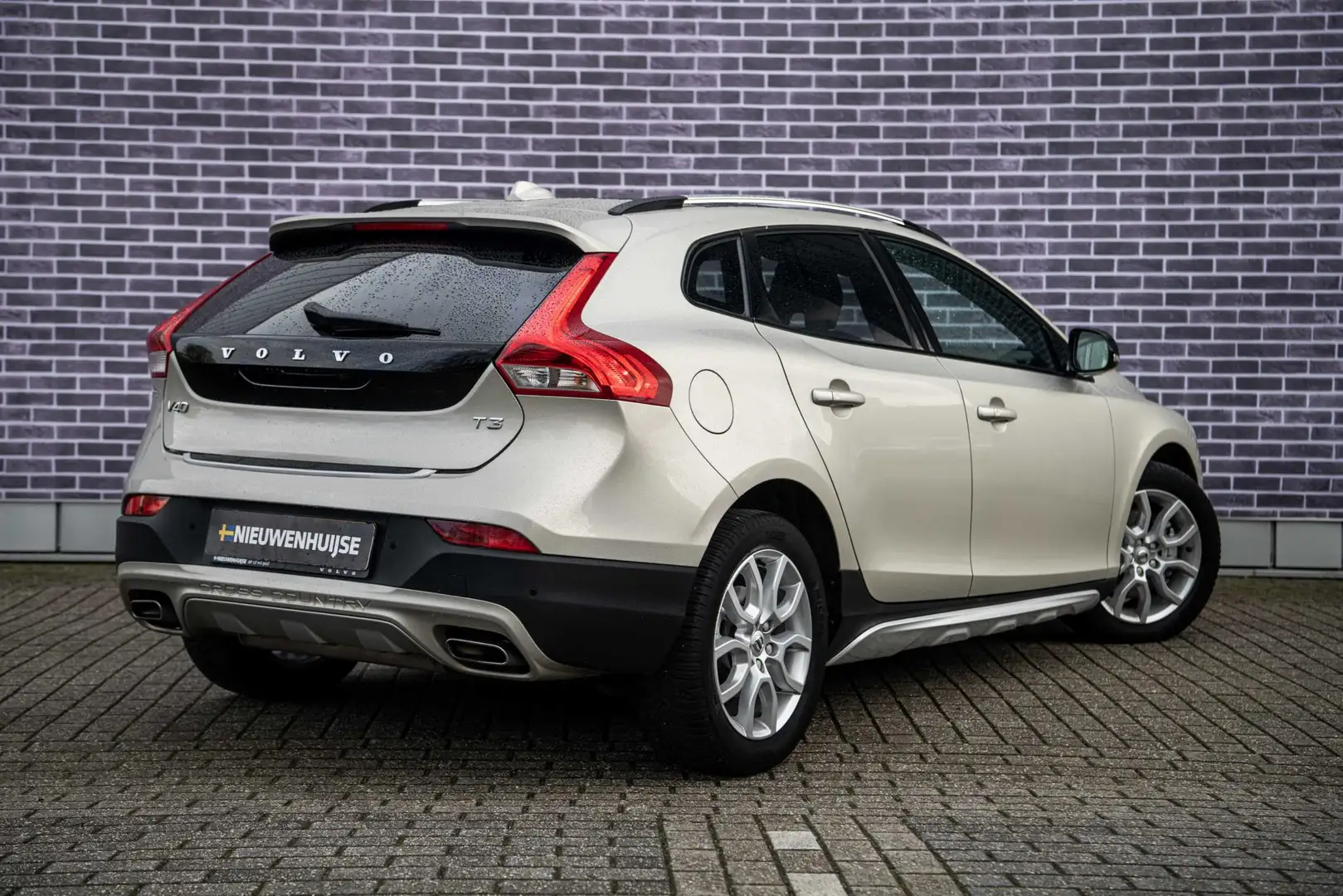 Volvo V40 Cross Country T3 Benzine Aut Polar+ Luxury Exterior Styling Pack Gris - 2