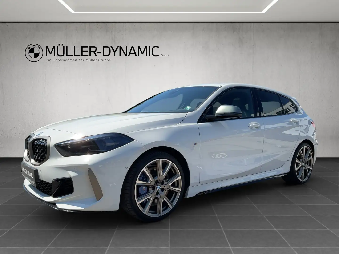 BMW 135 M135i xDrive Hatch Weiß - 1