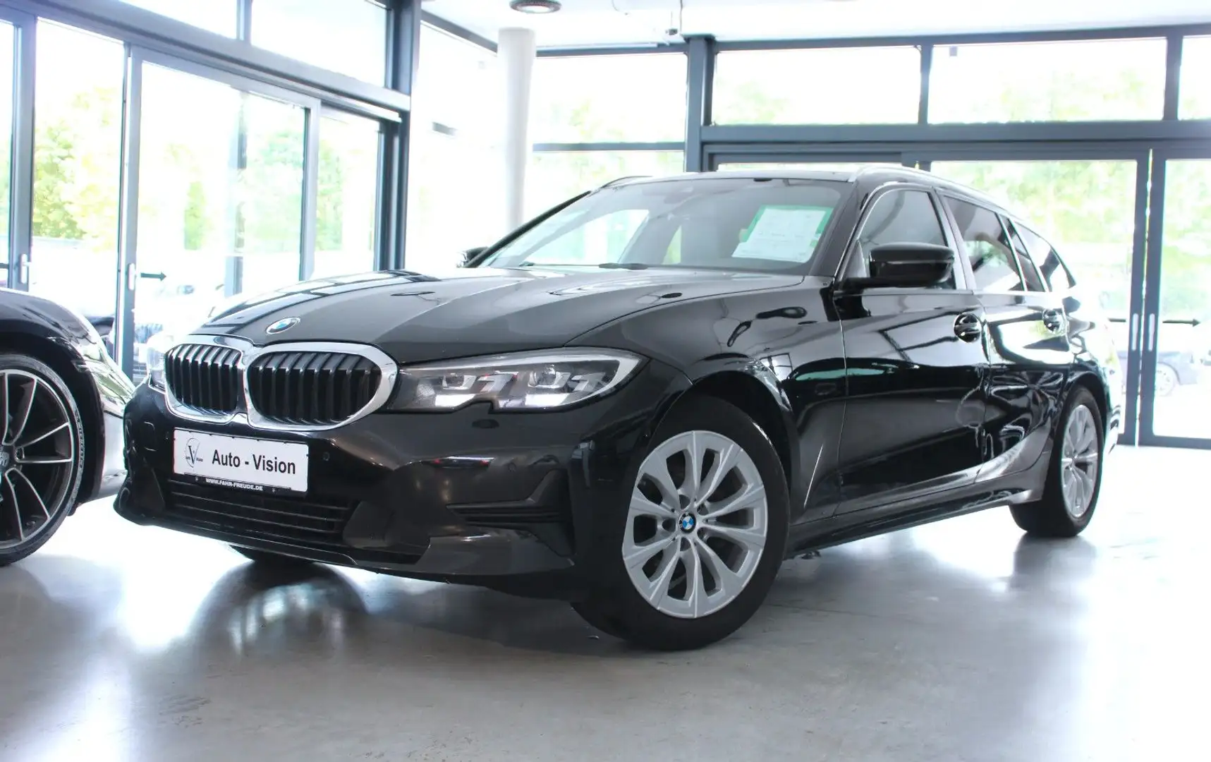 BMW 318 d (G21) Advantage *LED*Kamera*Navi*AppleCP Schwarz - 1