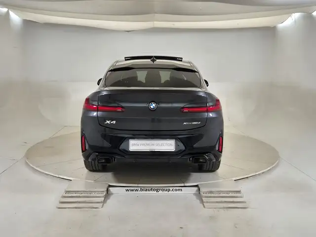 BMW X4 view 4
