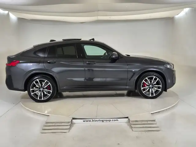 BMW X4 view 6