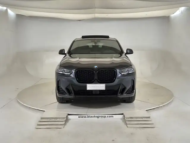 BMW X4 view 3