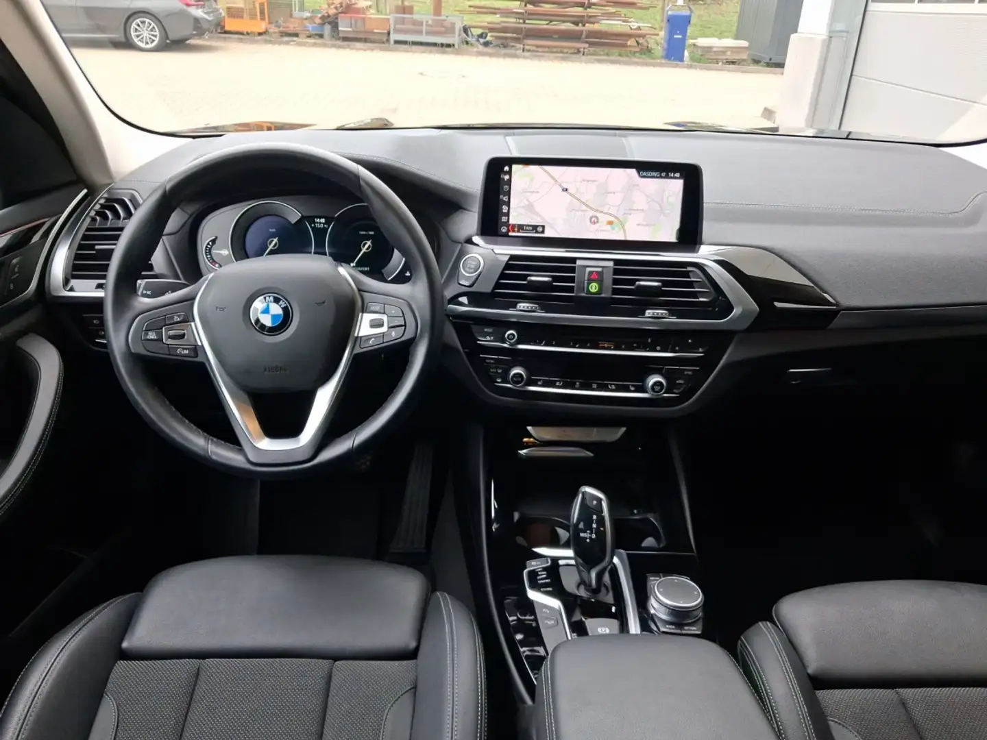 BMW X3 xDrive20iA Navi LED PDC RTTI Zwart - 2